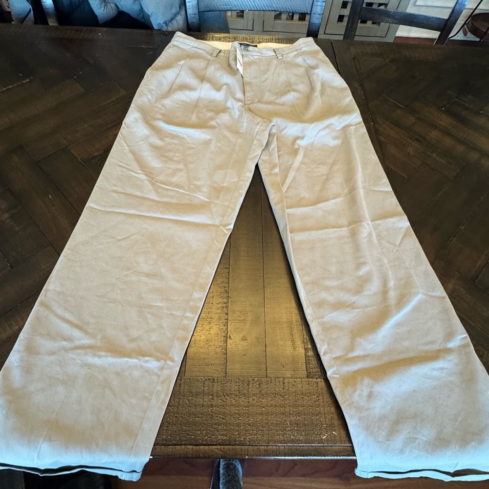 Banana Republic Men's Light Khaki Chinos